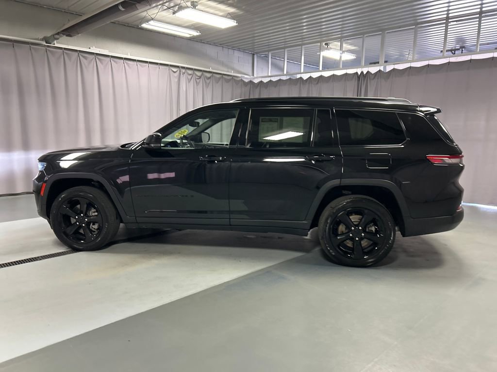 Used 2022 Jeep Grand Cherokee L Laredo image 4