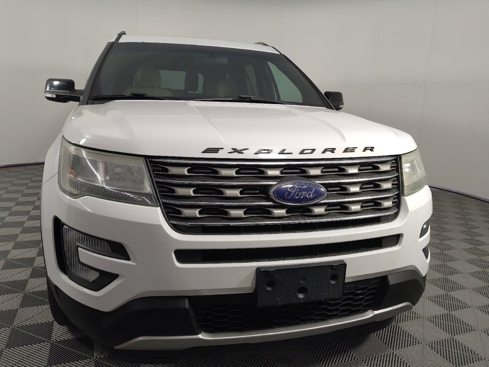 Used 2017 Ford Explorer XLT FWD image 14
