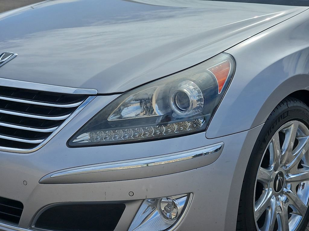 Used 2013 Hyundai Equus Signature RWD image 3