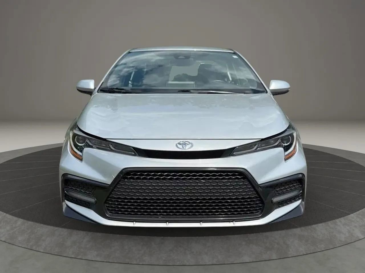 Used 2020 Toyota Corolla SE FWD image 2