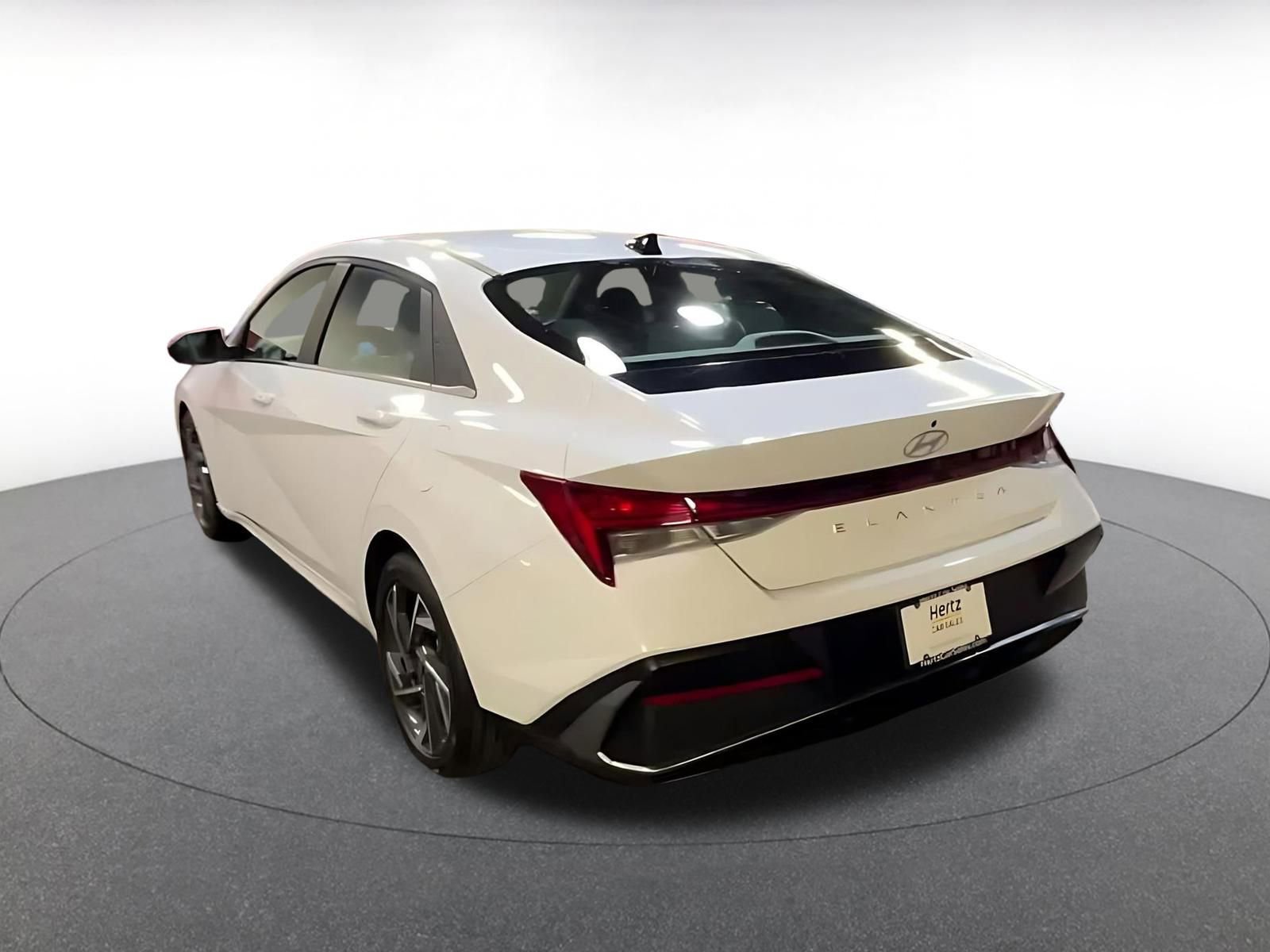 Used 2025 Hyundai Elantra SEL image 11