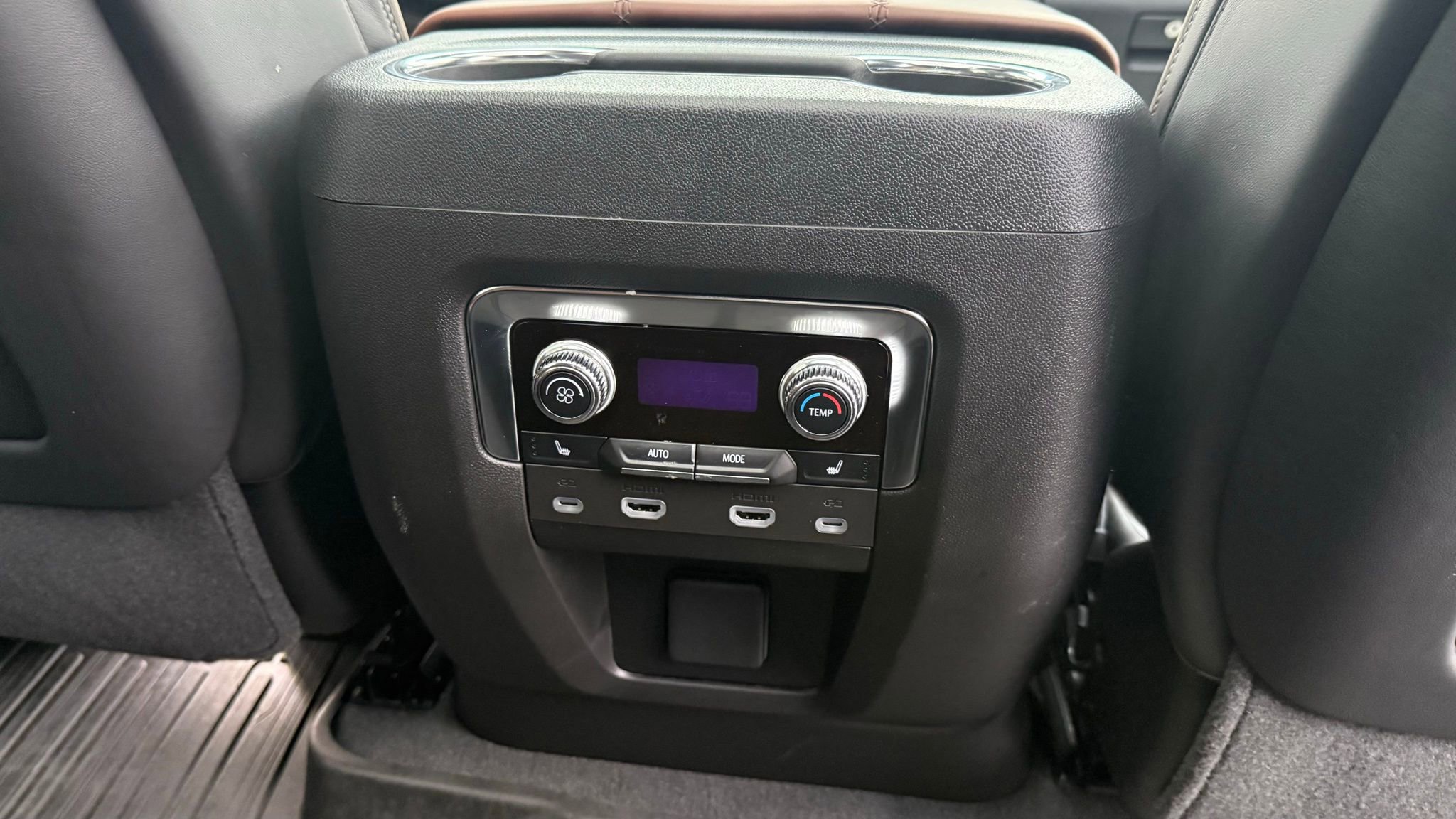 Used 2024 GMC Yukon XL Denali Ultimate image 30