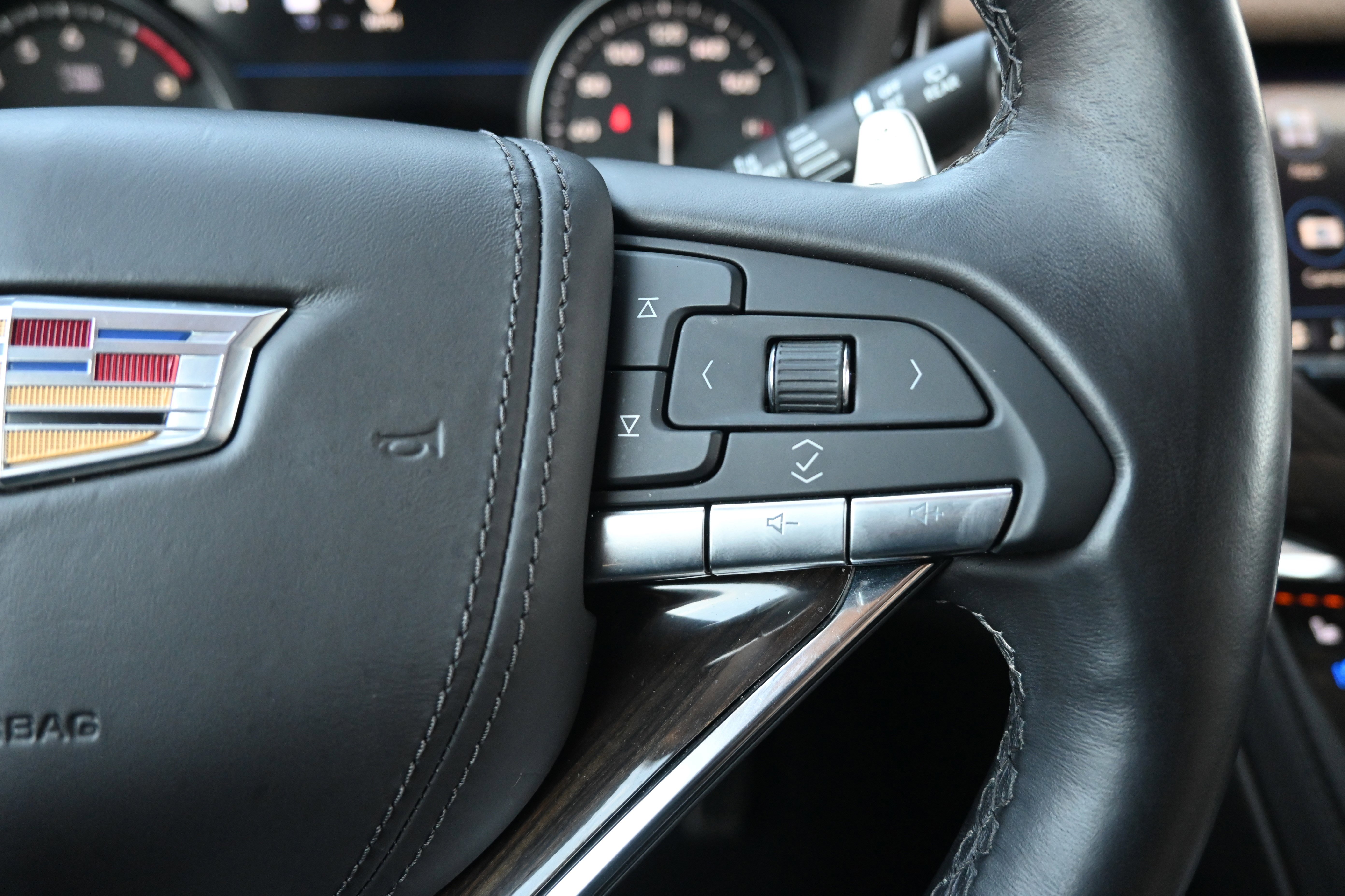 Used 2024 Cadillac XT6 Sport w/ LPO, Onyx Lite Package image 21