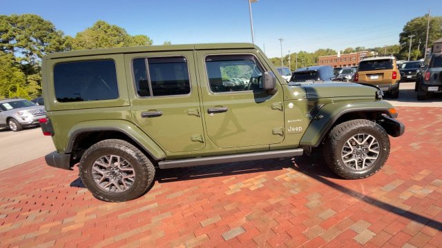 Used 2024 Jeep Wrangler Unlimited Sahara w/ Technology Group AWD/4WD image 2