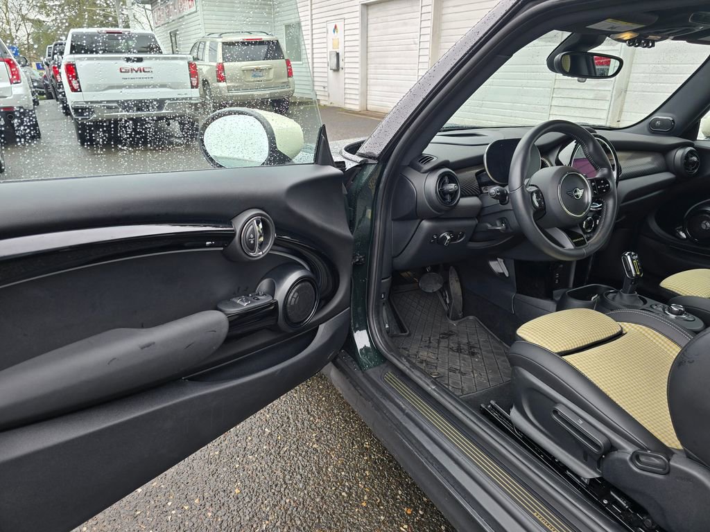 Used 2024 MINI Cooper SE w/ MINI Resolute Edition image 51