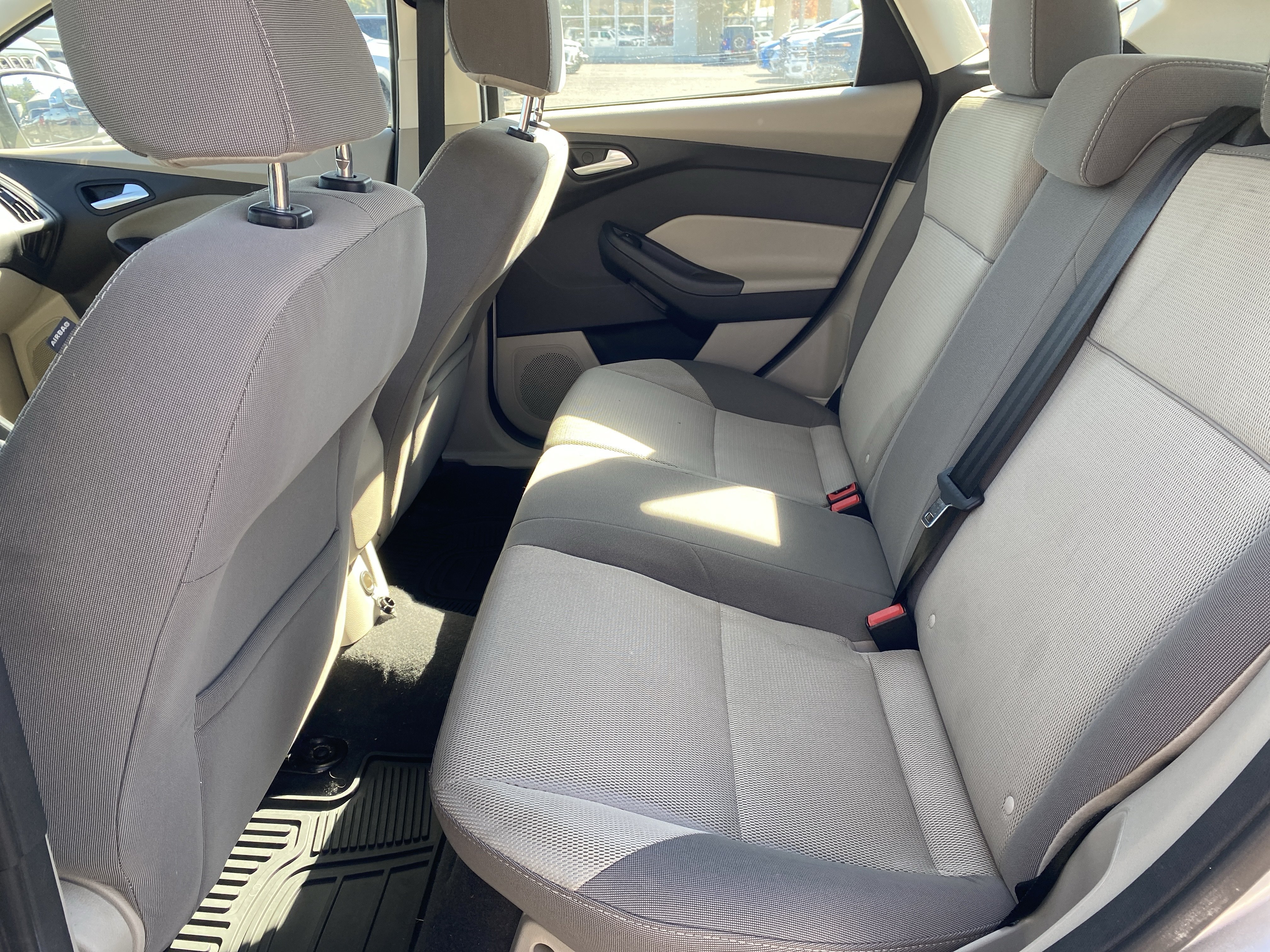 Used 2013 Ford Focus SE w/ SE Winter Pkg FWD image 22