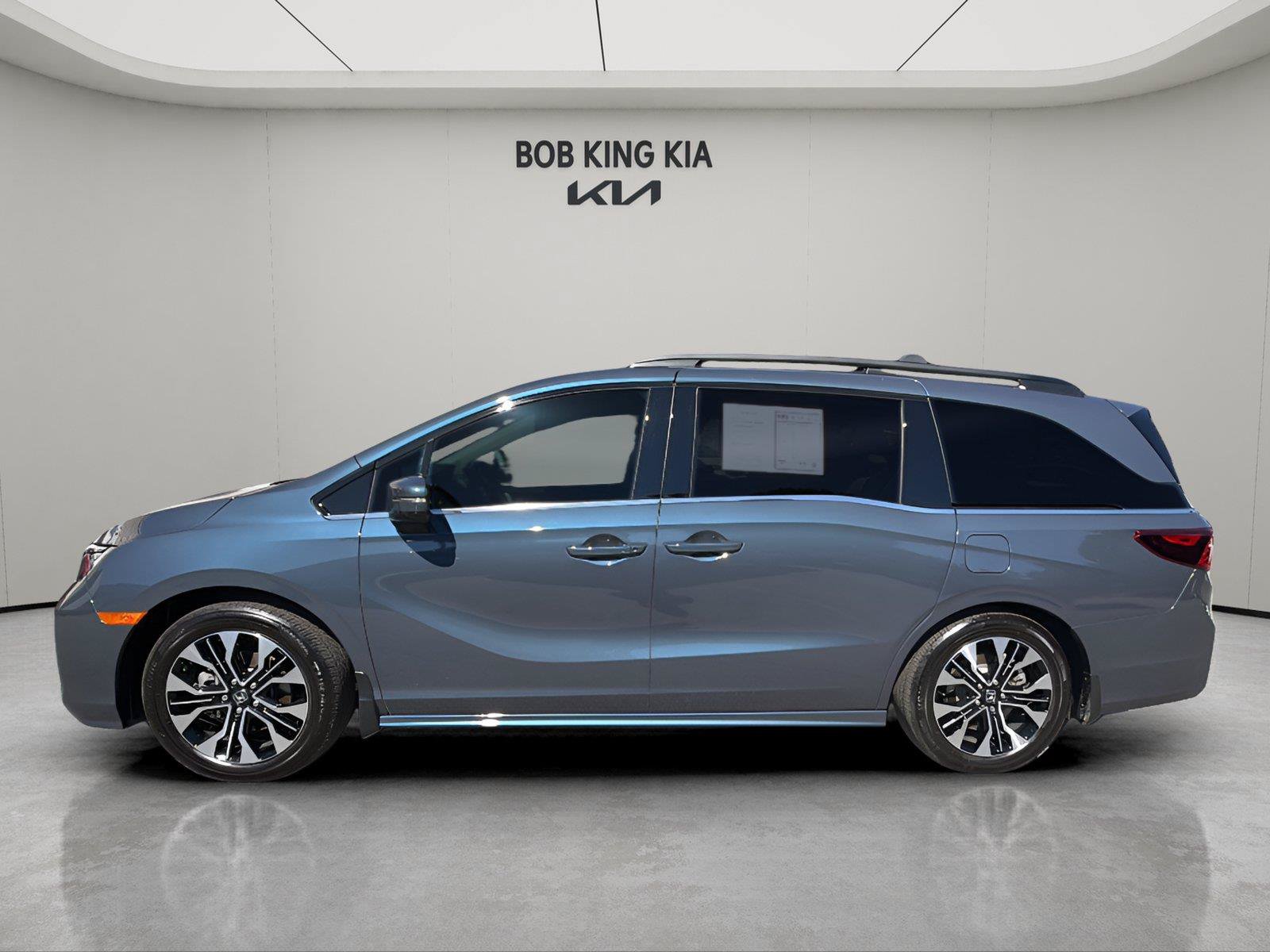 Used 2025 Honda Odyssey Elite image 2