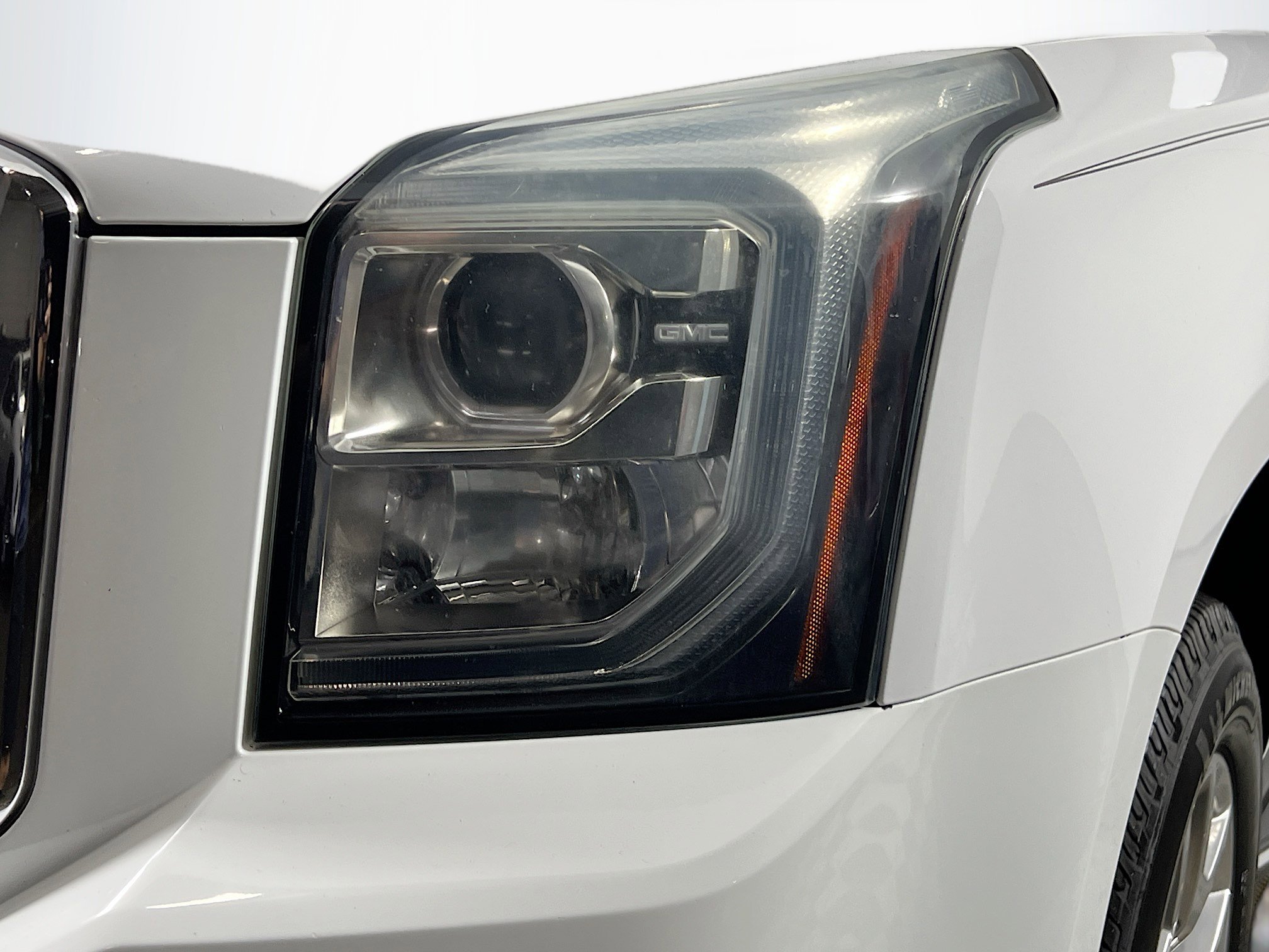 Used 2019 GMC Yukon XL SLE w/ SLE Value Package image 12