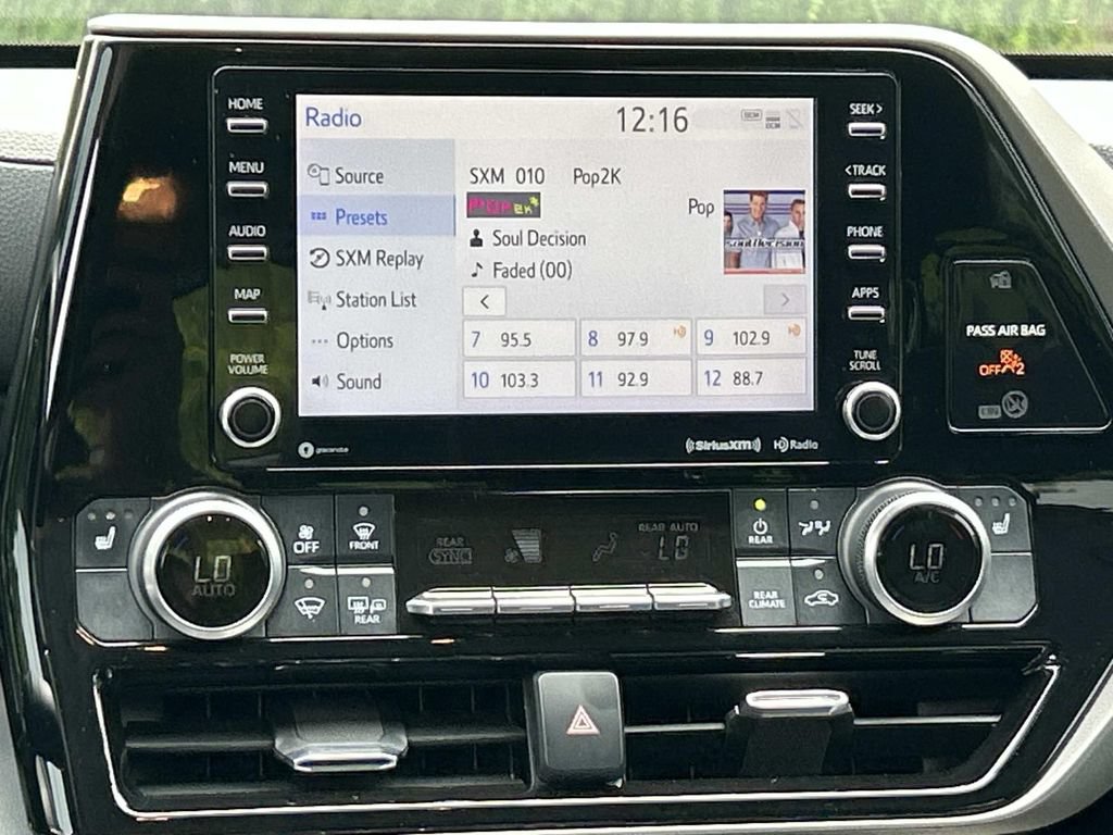 Used 2021 Toyota Highlander XLE FWD image 28