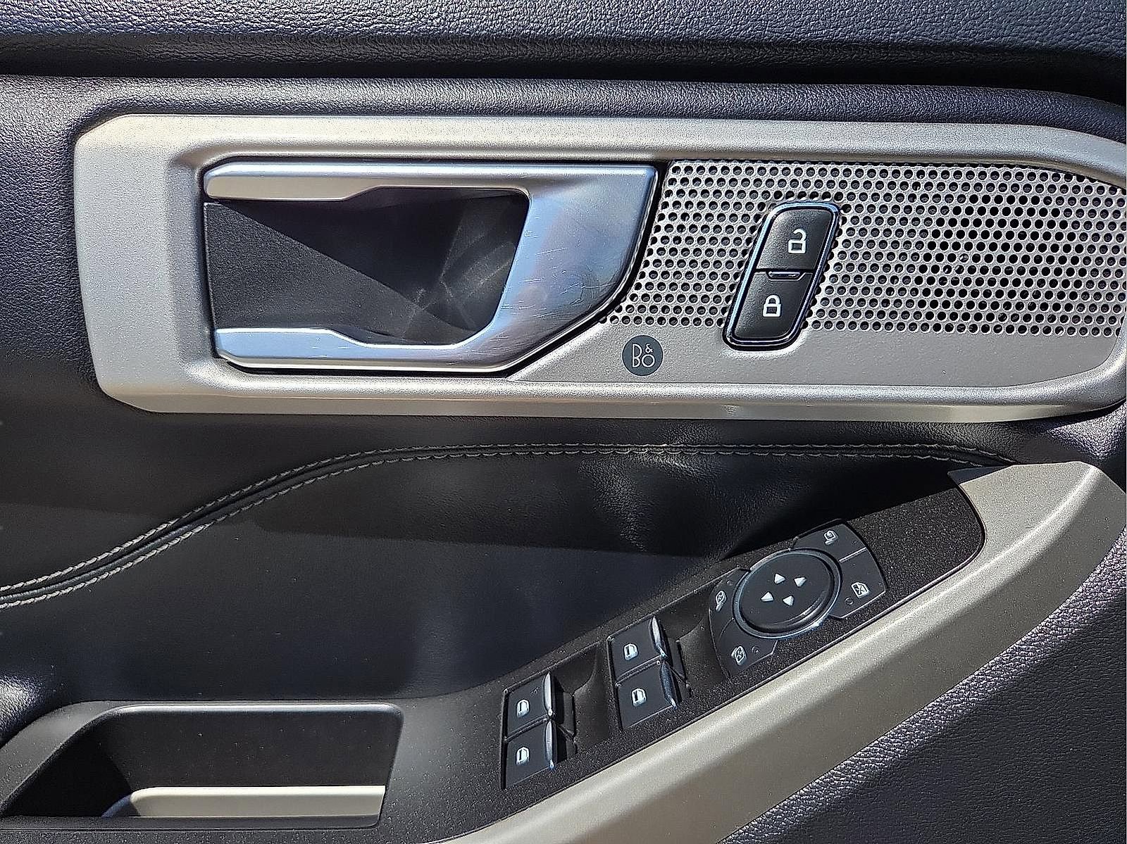 Used 2022 Ford Explorer Limited image 14