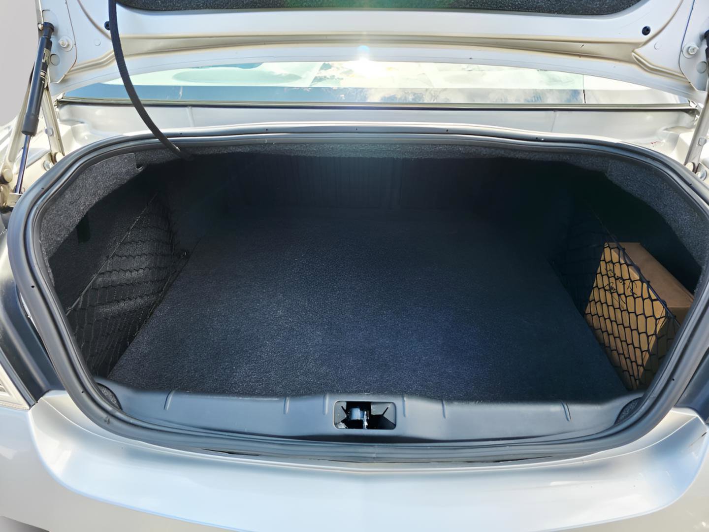 Used 2008 Saturn Aura XR w/ Premium Trim Package image 11