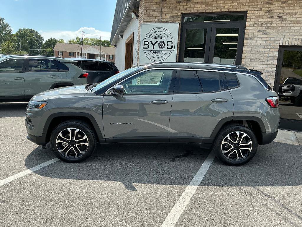 Used 2022 Jeep Compass Limited AWD/4WD image 2