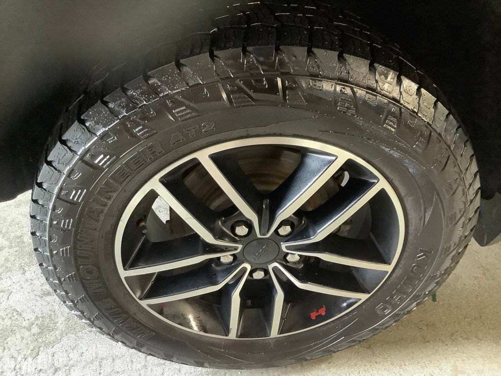 Used 2020 Jeep Grand Cherokee Trailhawk AWD/4WD image 13