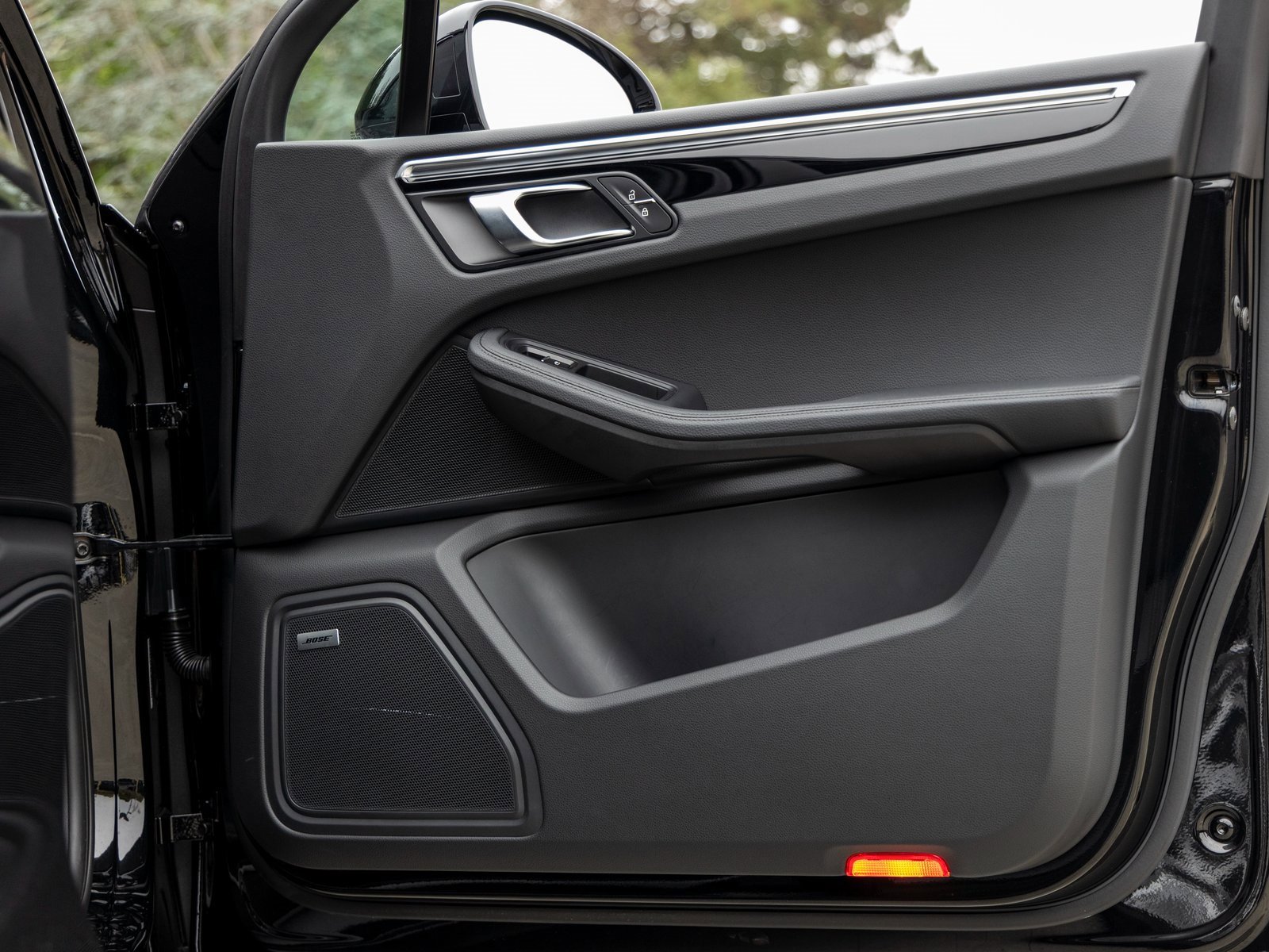 Certified 2025 Porsche Macan image 45