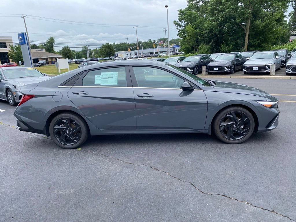 New 2026 Hyundai Elantra SEL Sport Premium FWD image 2