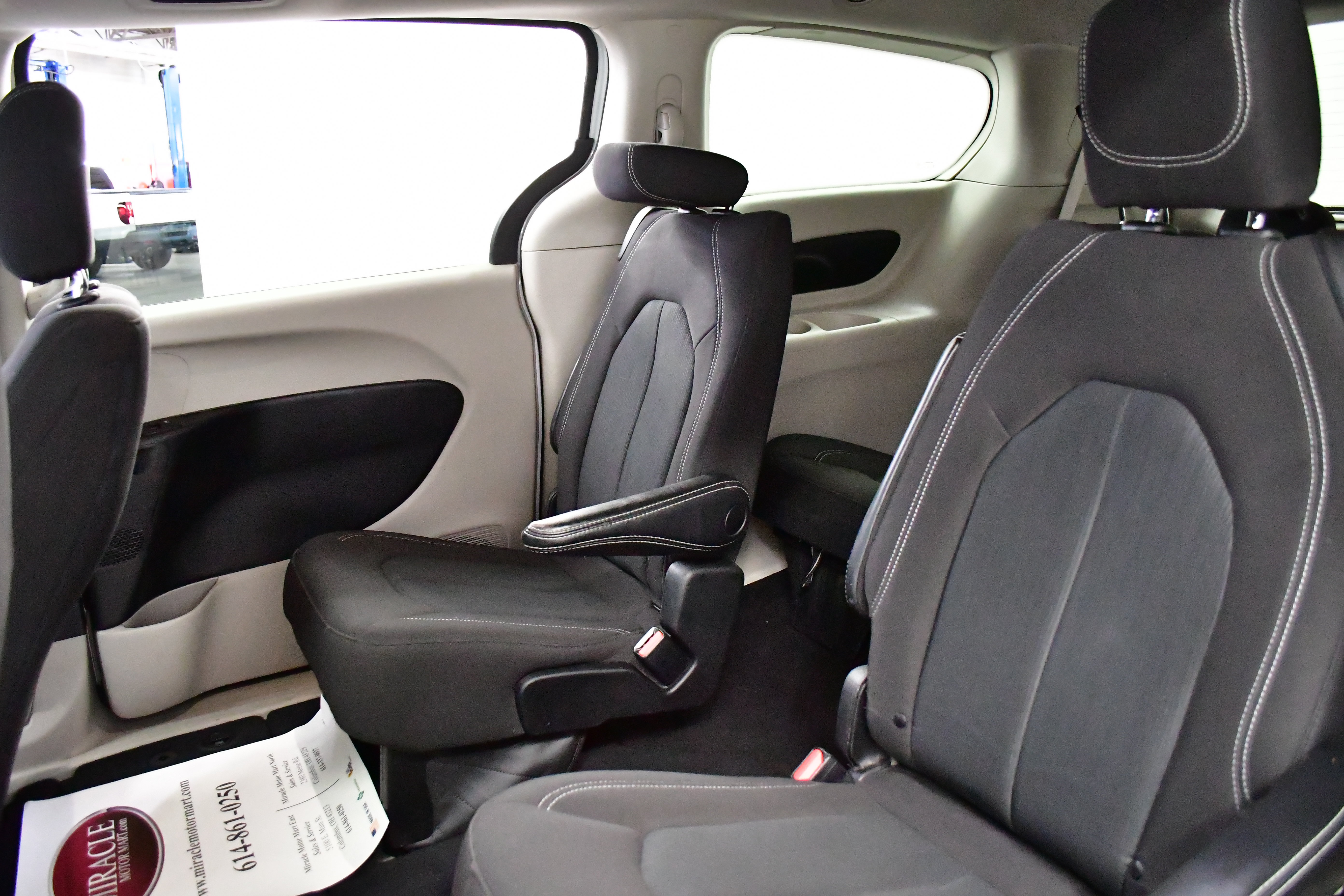 Used 2023 Chrysler Voyager LX FWD image 11