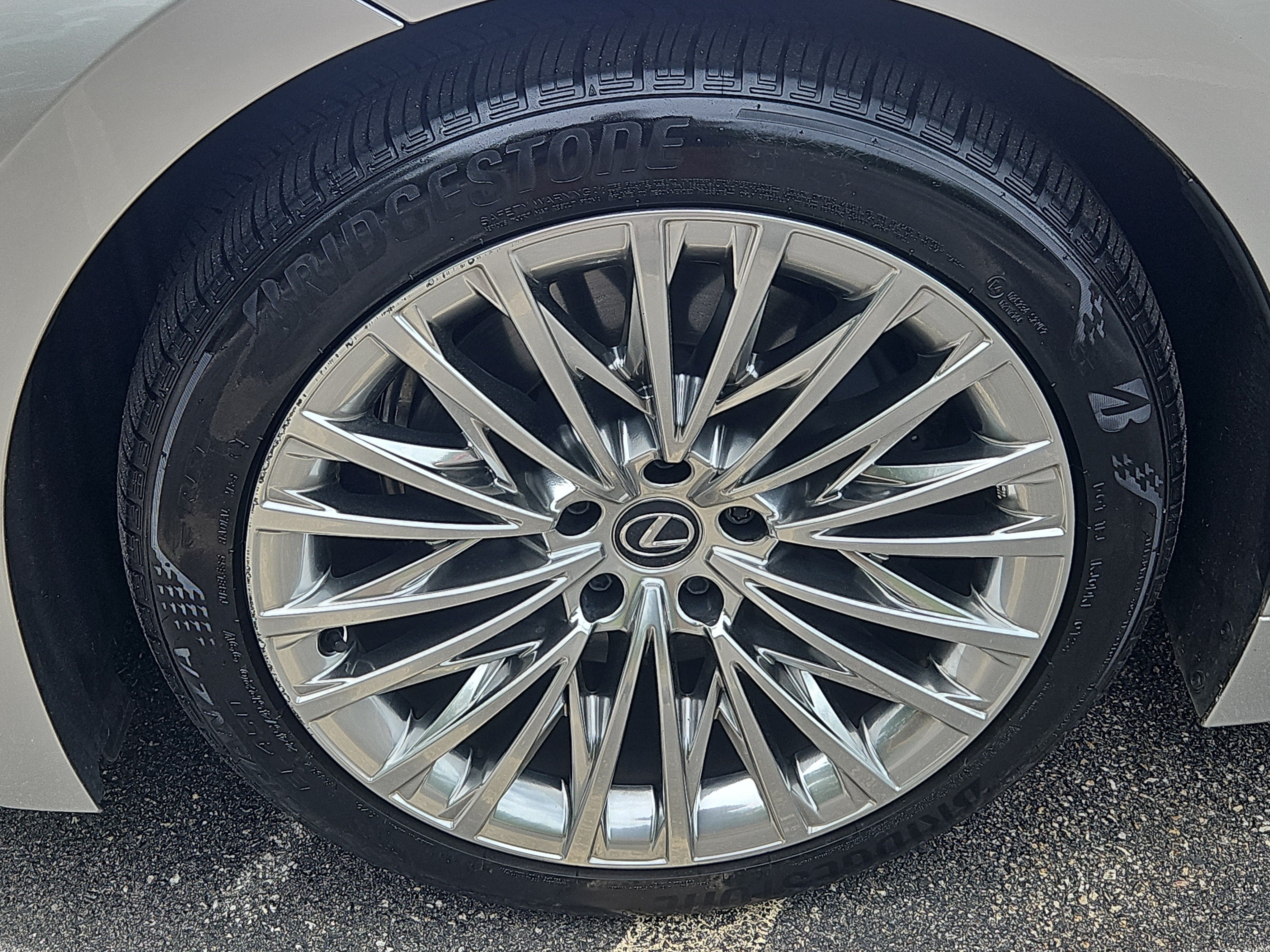 Used 2024 Lexus LS 500 AWD w/ Interior Upgrade Package image 4