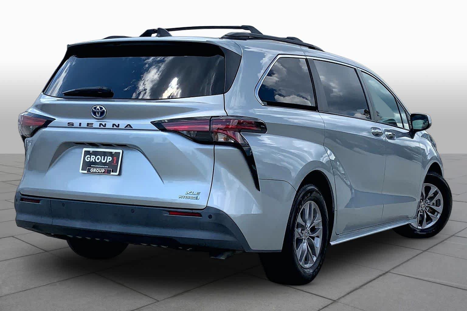 Used 2021 Toyota Sienna XLE FWD image 13