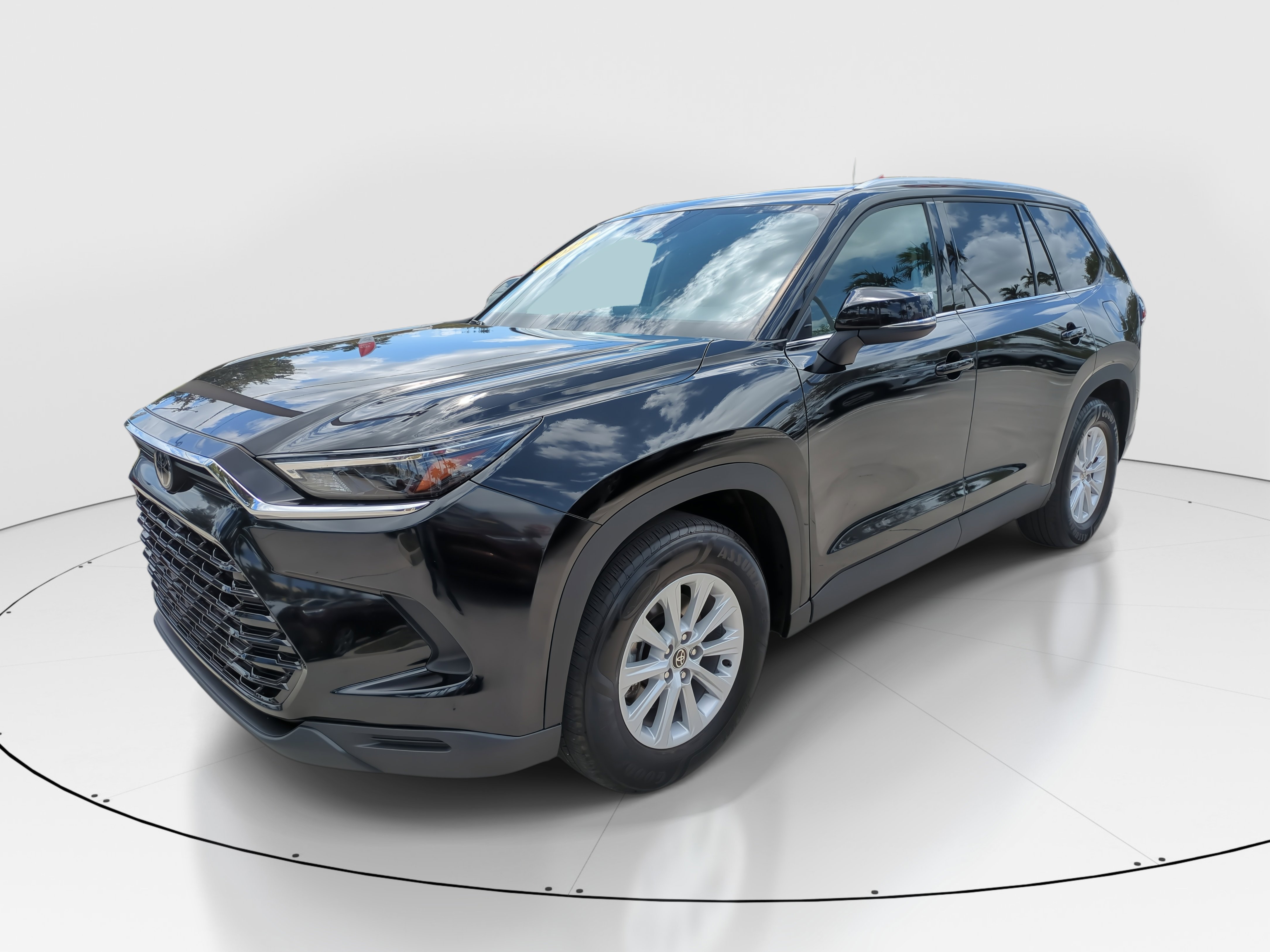 Used 2024 Toyota Grand Highlander XLE image 4