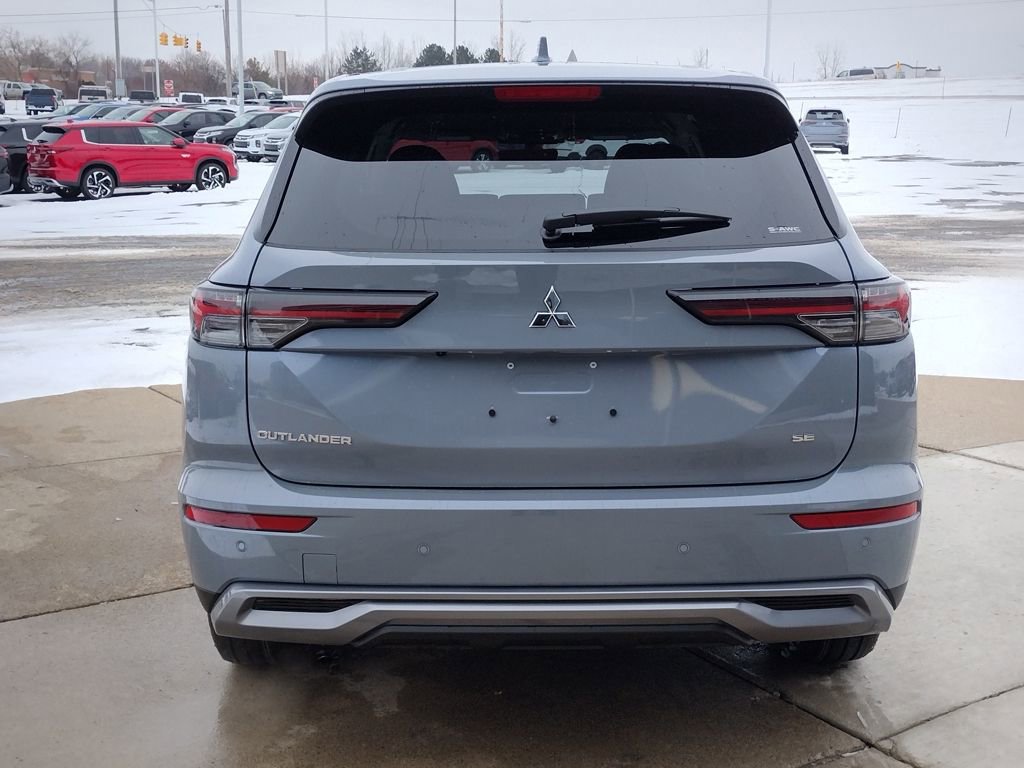 New 2026 Mitsubishi Outlander SE image 16