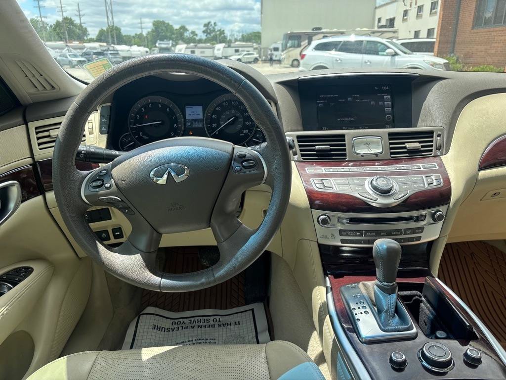 Used 2019 INFINITI Q70 Luxe RWD image 19