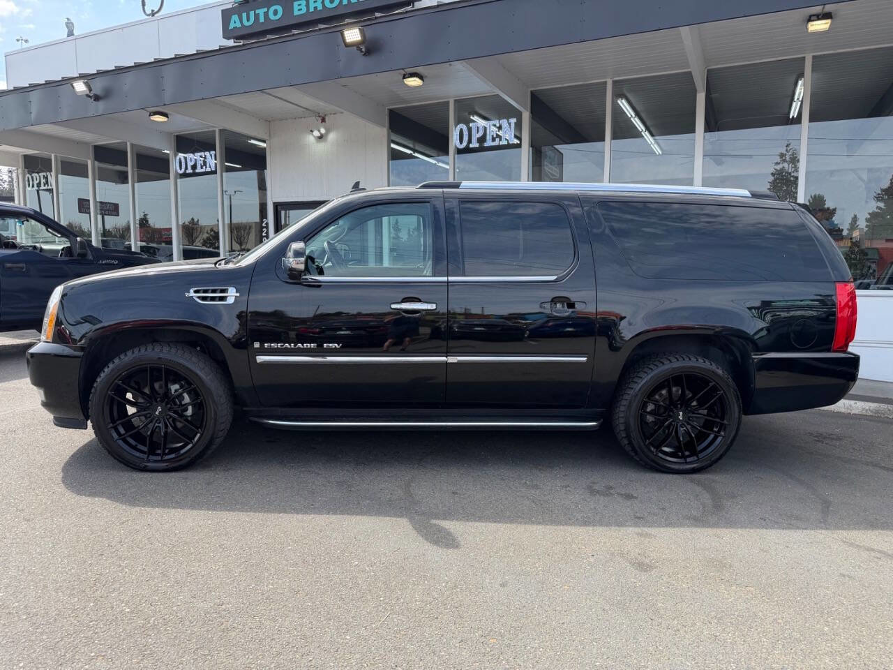 Used 2008 Cadillac Escalade ESV AWD image 3