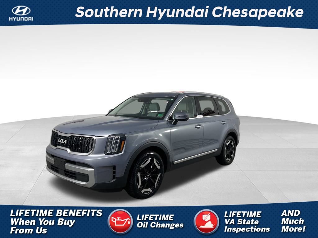 Used 2023 Kia Telluride EX w/ EX Captain's Chair Package image 1