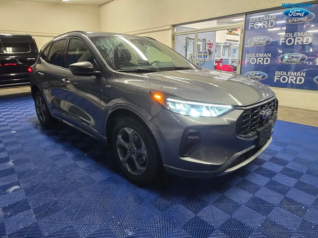 Used 2023 Ford Escape ST-Line image 1