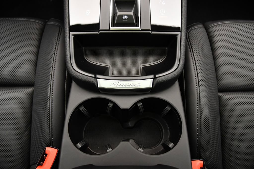 Used 2025 Porsche Macan image 29