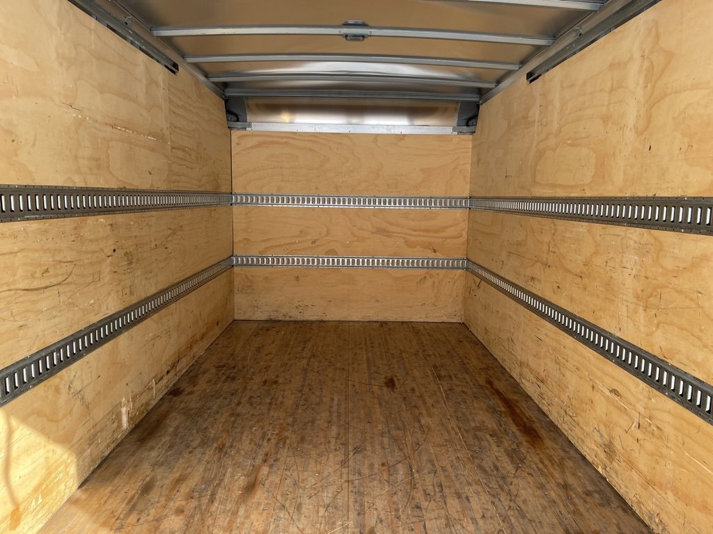 Used 2020 Isuzu NPR image 17