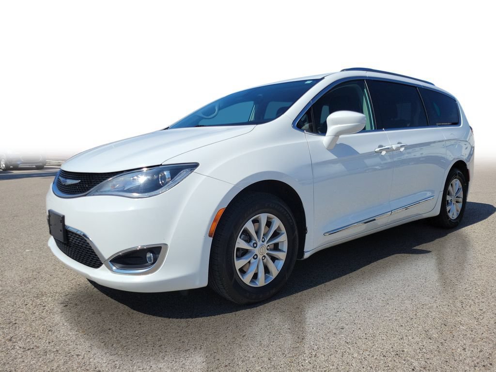 Used 2019 Chrysler Pacifica Touring-L FWD image 2