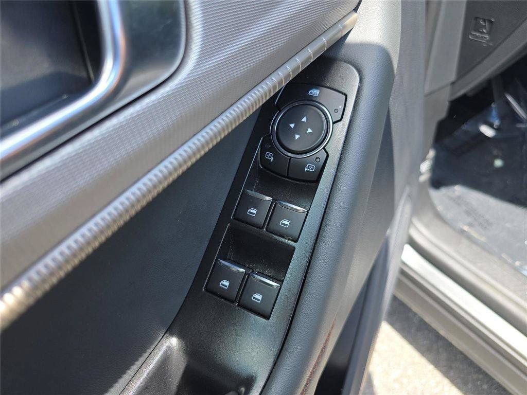 Used 2025 Ford Explorer Active AWD/4WD image 19