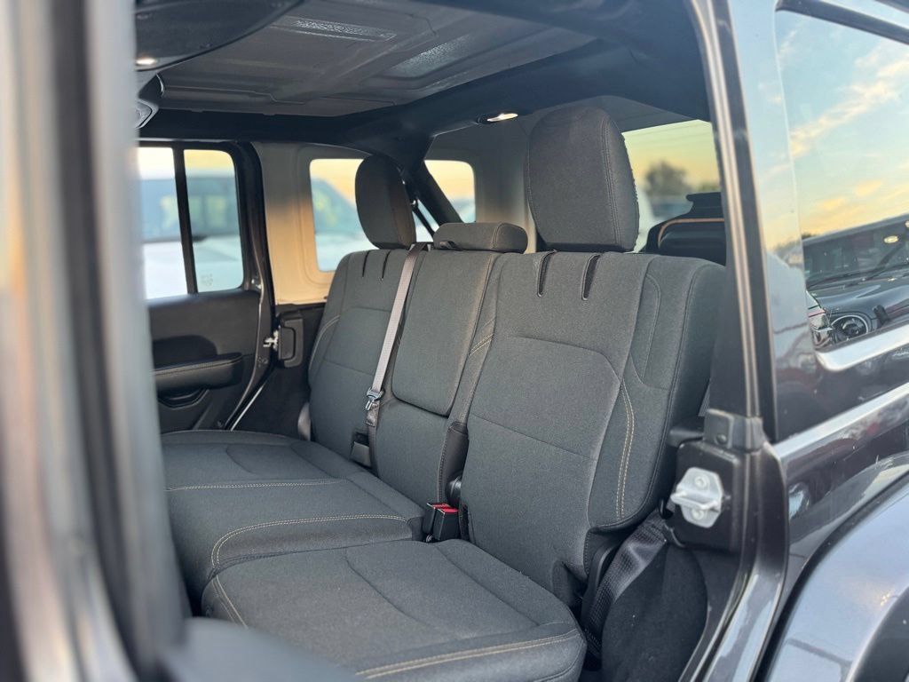 Used 2025 Jeep Wrangler Unlimited Sahara w/ Safety Group AWD/4WD image 12
