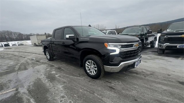 Used 2024 Chevrolet Silverado 1500 LT image 2