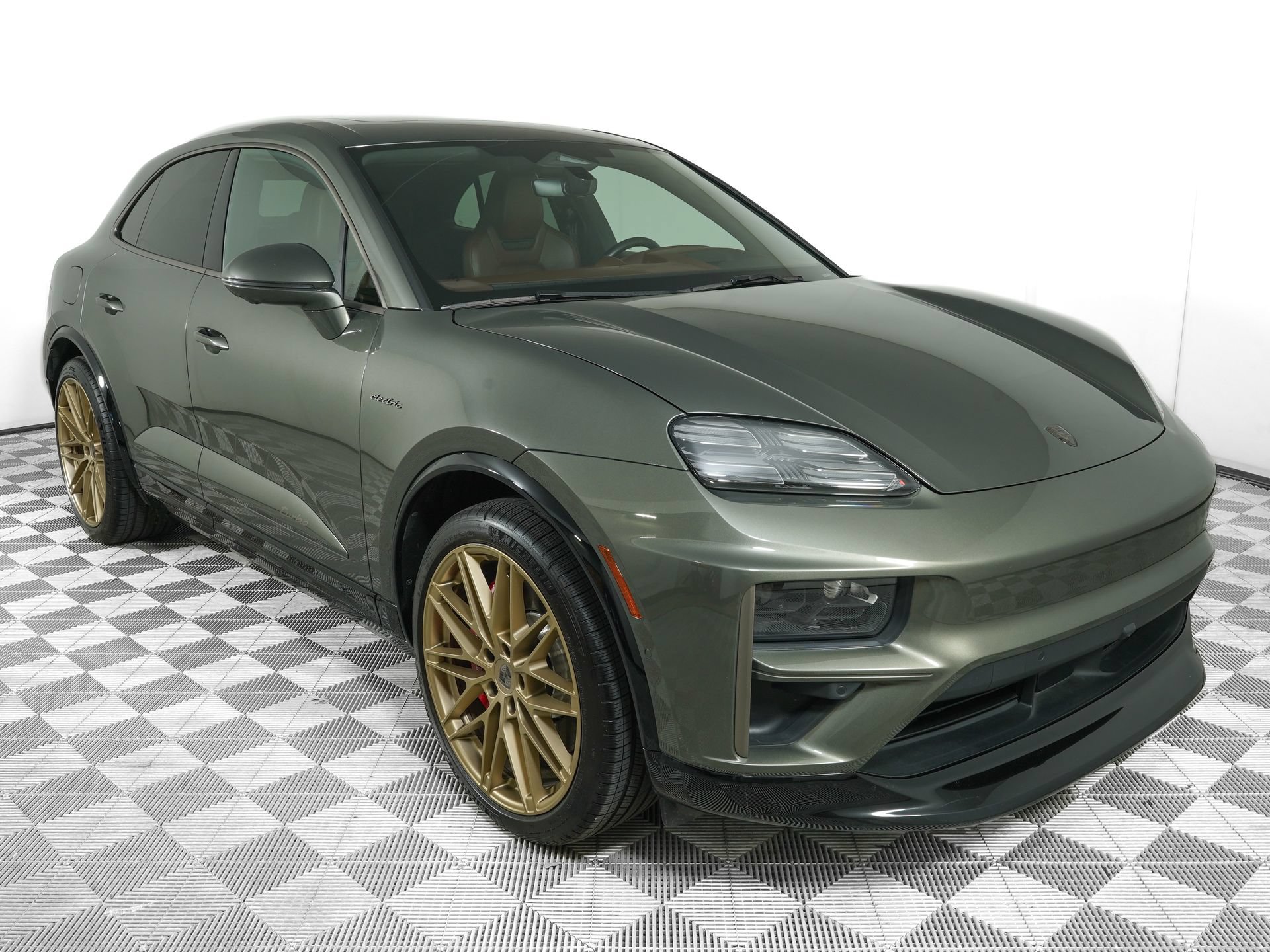 Used 2025 Porsche Macan Turbo Electric AWD/4WD image 2