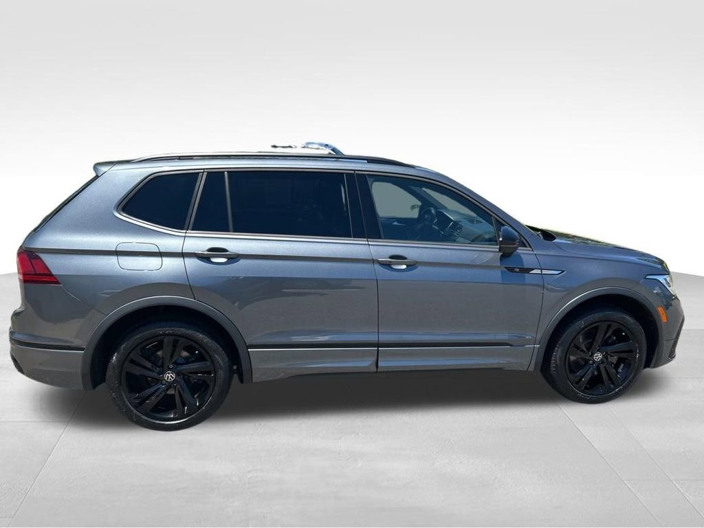 Used 2024 Volkswagen Tiguan SE R-Line FWD image 8