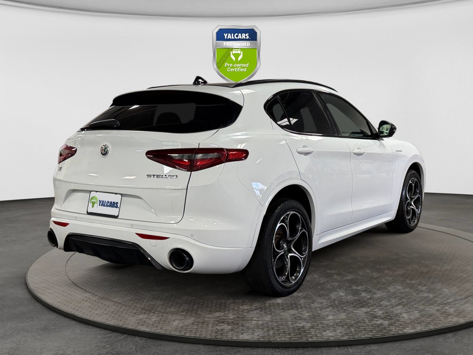 Used 2022 Alfa Romeo Stelvio Veloce AWD/4WD image 5