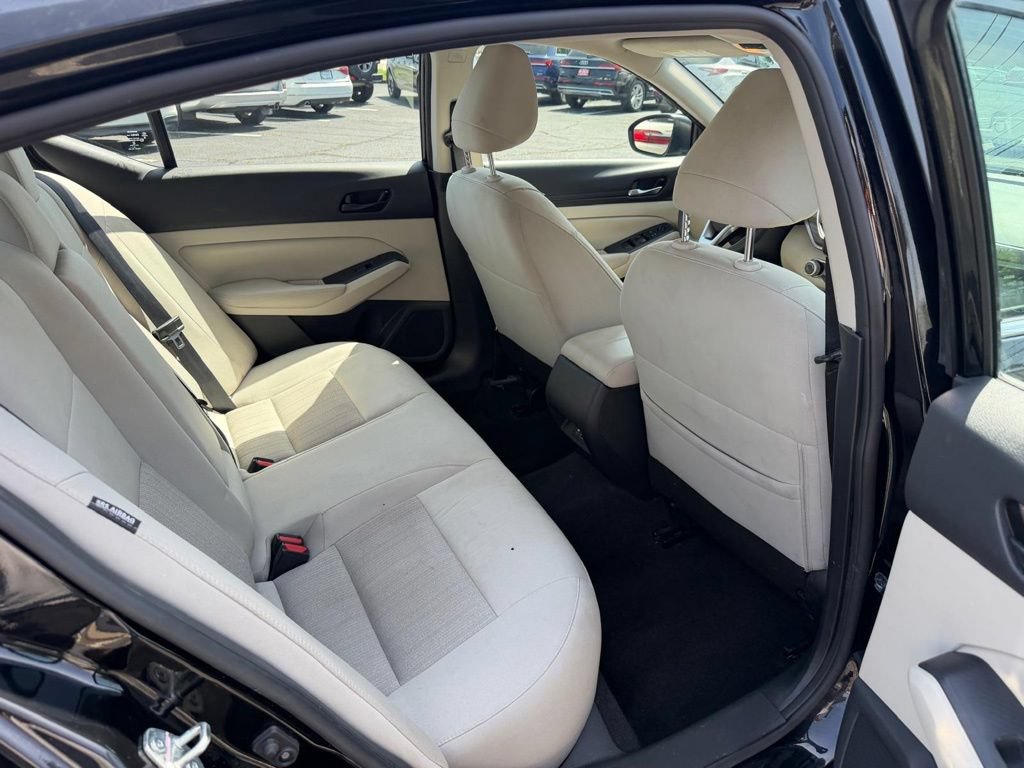 Used 2025 Nissan Altima 2.5 SV FWD image 22