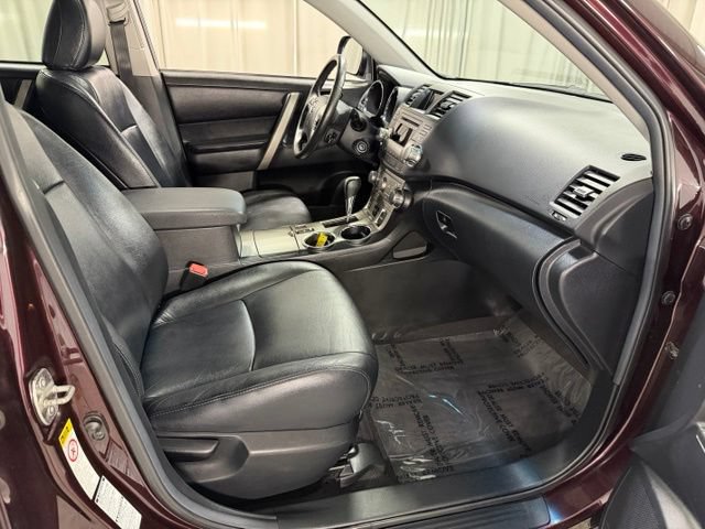 Used 2011 Toyota Highlander SE w/ Tow Pkg AWD/4WD image 12