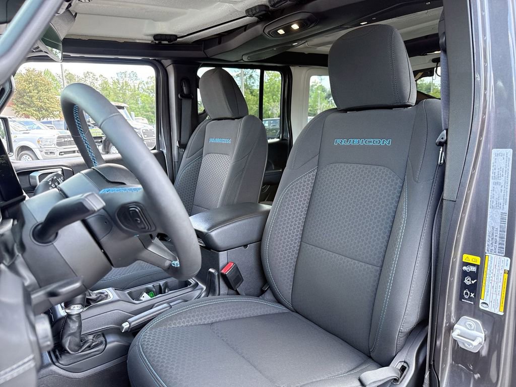 Used 2025 Jeep Wrangler Unlimited Rubicon 4xe w/ Safety Group AWD/4WD image 11