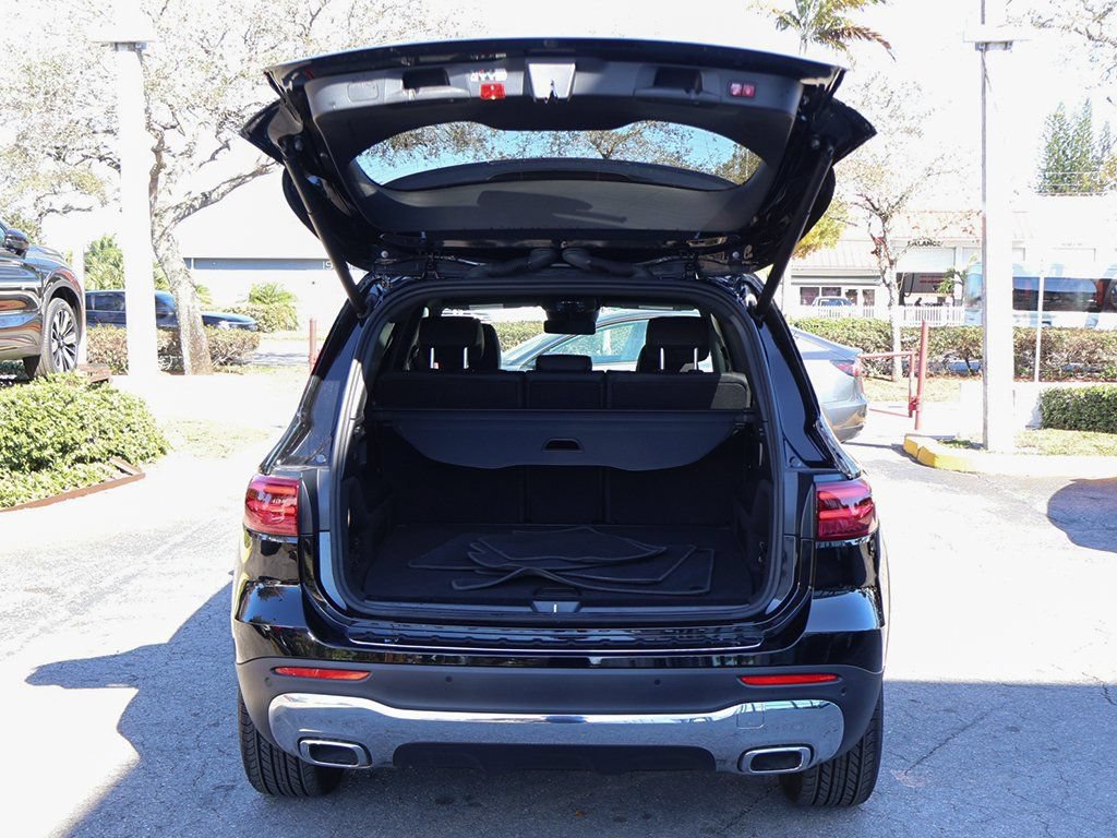 Used 2025 Mercedes-Benz GLB 250 w/ Driver Assistance Package image 19