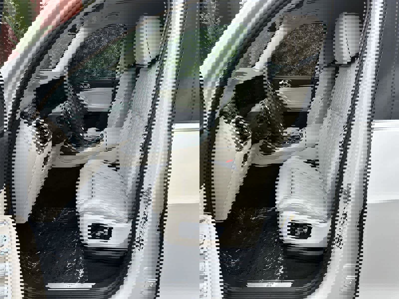 Used 2025 BMW X7 xDrive40i w/ Executive Package image 11