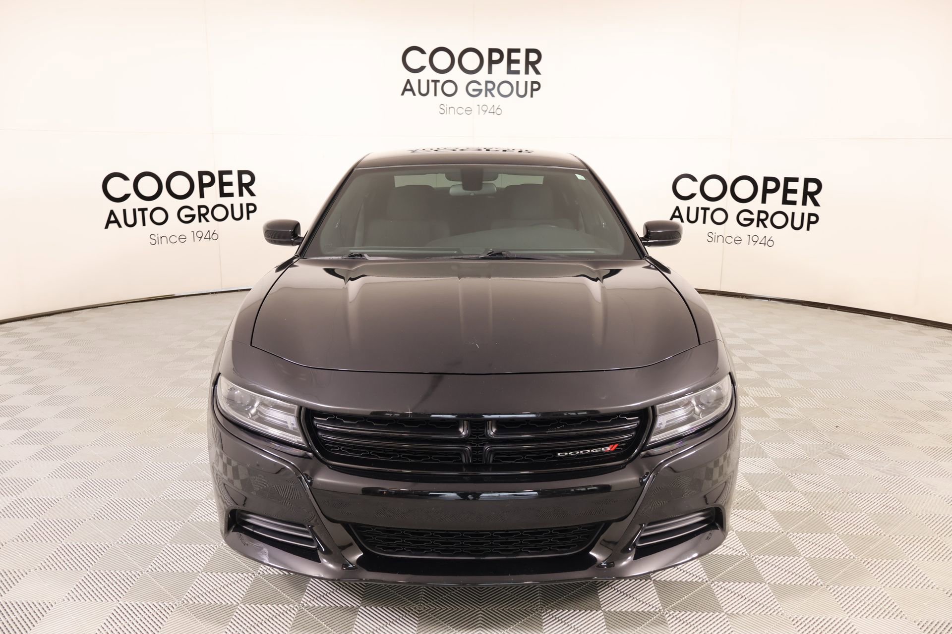 Used 2020 Dodge Charger SXT w/ Blacktop Package RWD image 9