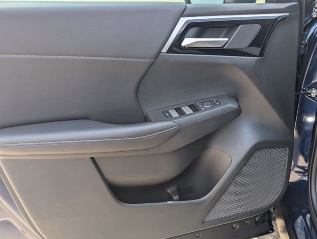 New 2025 Mitsubishi Outlander SE image 10