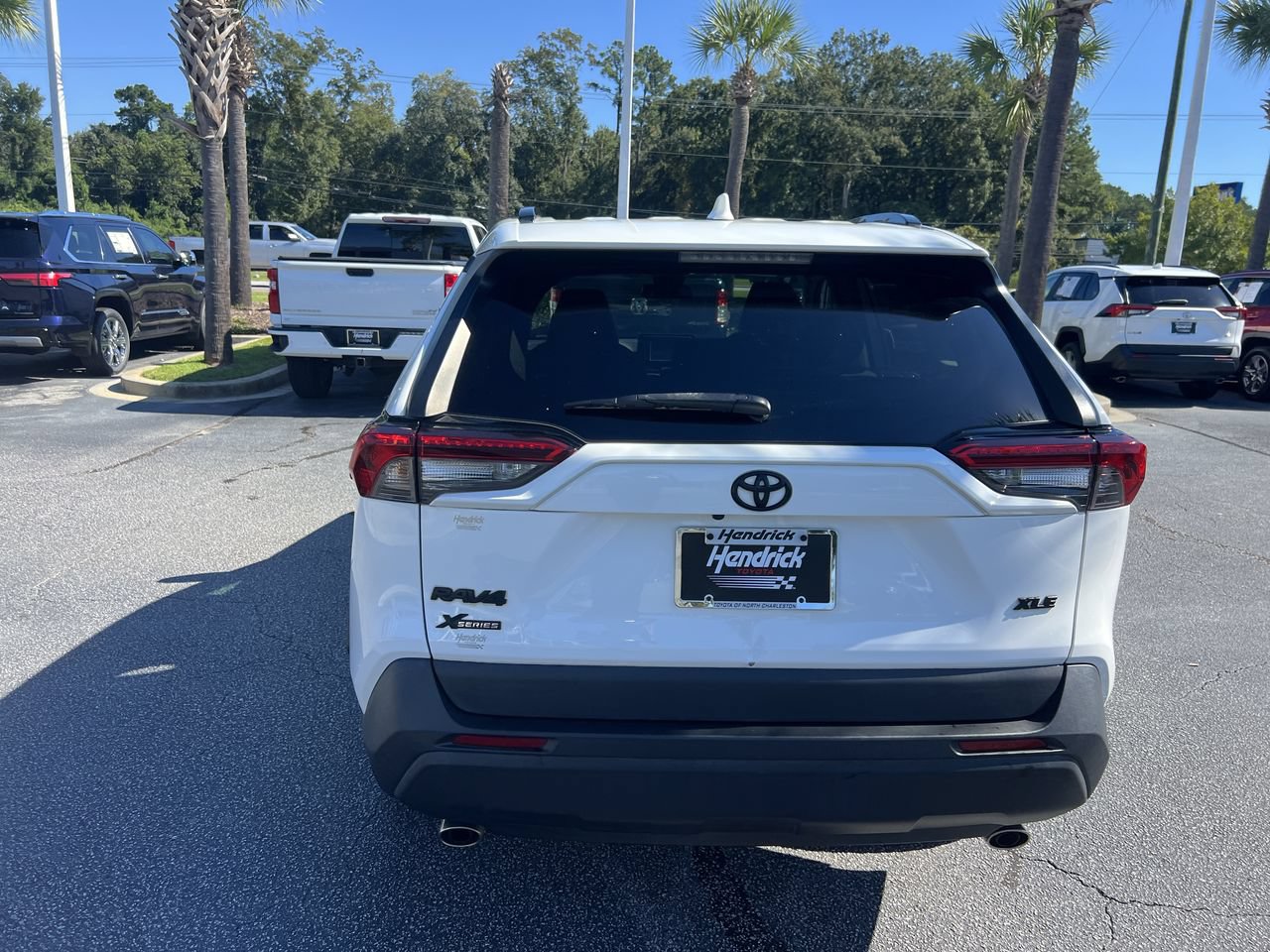 Used 2021 Toyota RAV4 XLE w/ Convenience Package FWD image 9