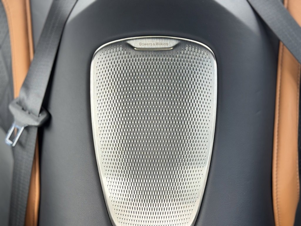 Used 2025 Aston Martin DB12 Coupe image 27