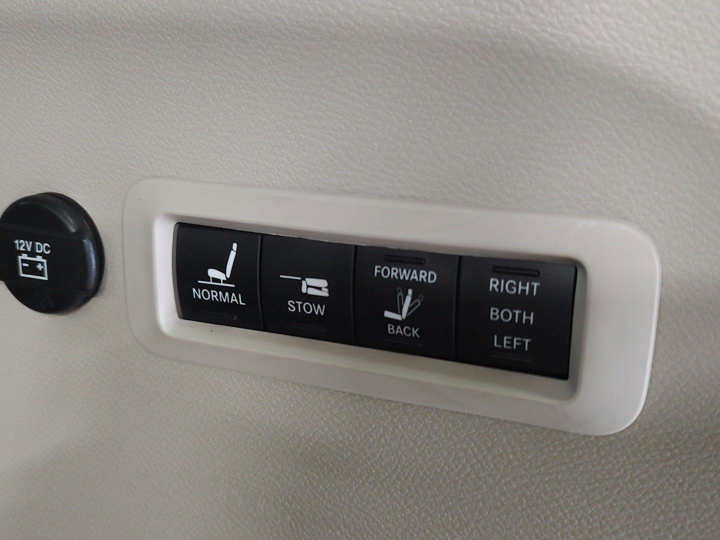 Used 2019 Chrysler Pacifica Limited image 26