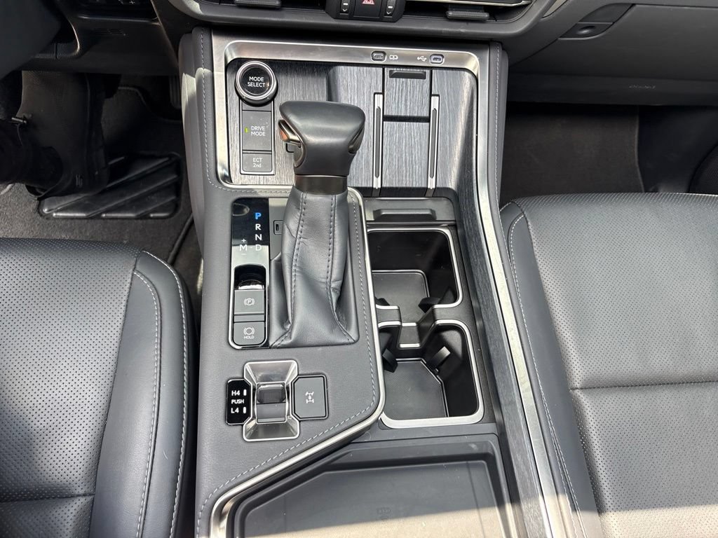 Used 2024 Lexus GX 550 w/ Accessory Package (Z1) AWD/4WD image 17