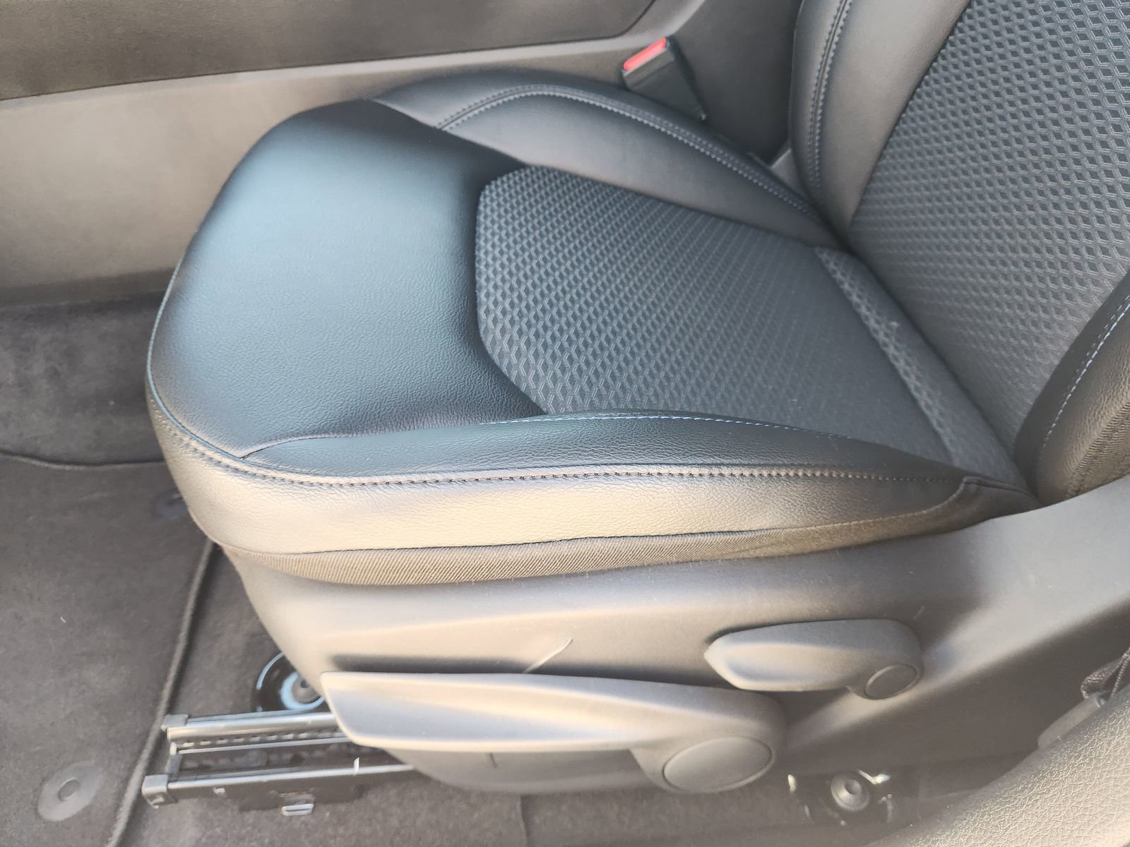 New 2026 Jeep Compass Latitude image 19