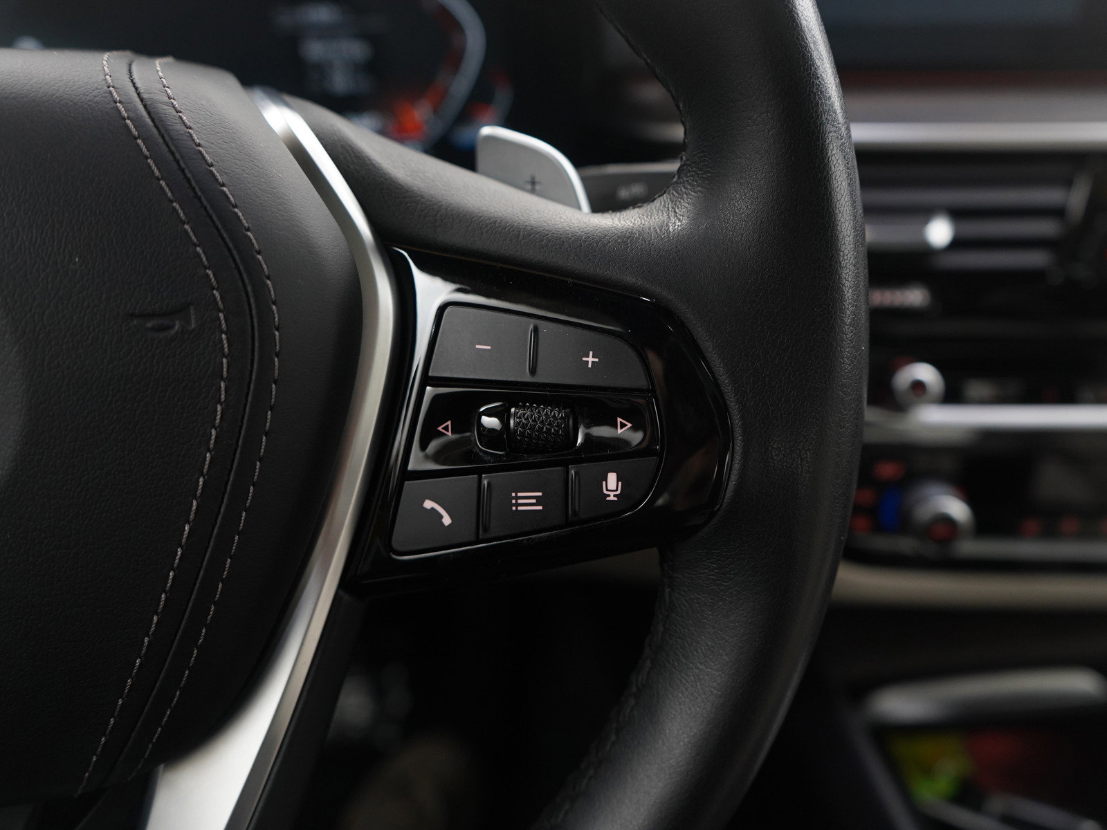 Used 2021 BMW 530i xDrive w/ Convenience Package image 23